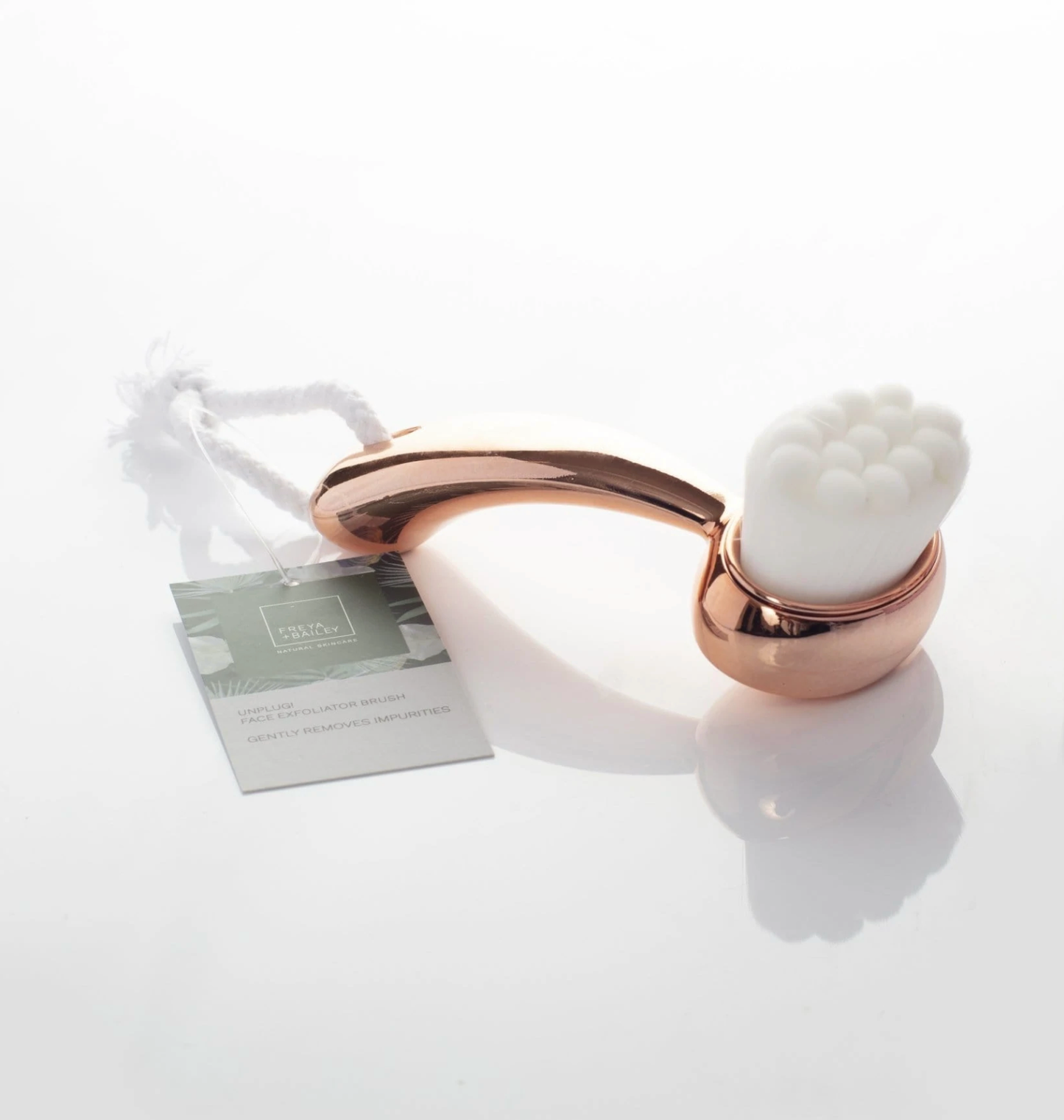 Freya and Bailey Unplug mini exfoliating brush